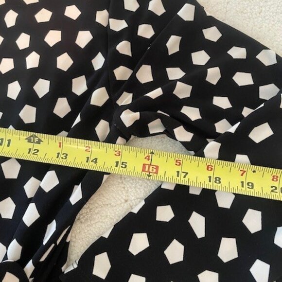 Anne Klein Faux Wrap ¾ Sleeve Black & White Geometric Print Dress – MEDIUM - Picture 12 of 16